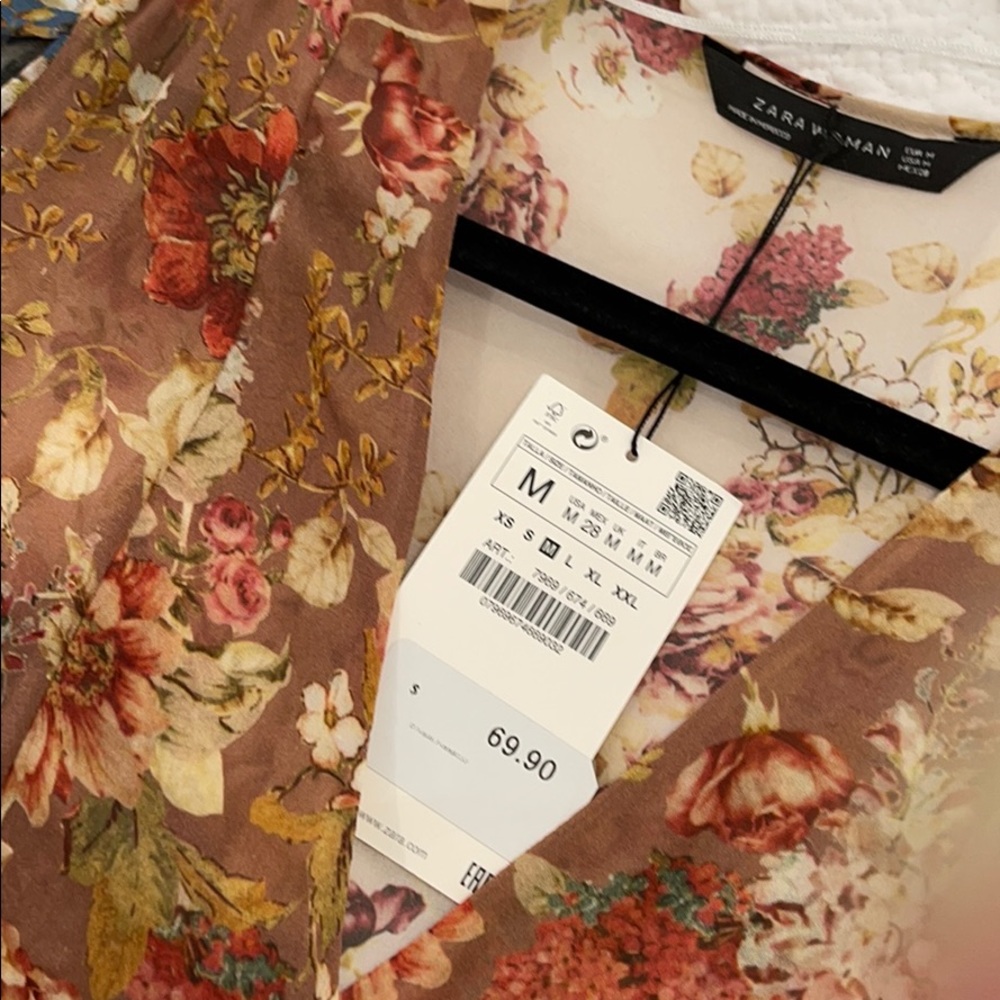 Beautiful blouse - Picture 2 of 2